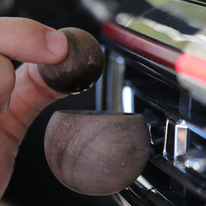 Diffuseur de parfum en bois massif en forme d'œuf en noyer noir pour grille d'aération de voiture, pendentif d'aromathérapie aux huiles essentielles - Product Image 2