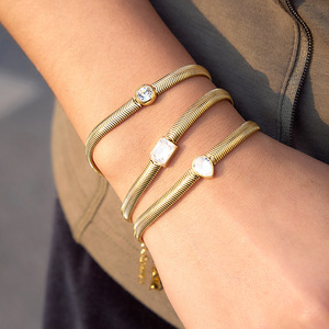 Pulsera de Cadena con Diseño de Espina de Serpiente, Tono Dorado, Incrustaciones de Circonio, Diseño Geométrico, Joyería de Moda, Regalo - Product Image 4