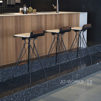 Tabouret de bar moderne en acier avec assise en bois de noyer, cadre noir, chaise de comptoir pour bar commercial ou domestique