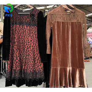 Vestido formal de terciopelo dorado de <span class=keywords><strong>segunda</strong></span> <span class=keywords><strong>mano</strong></span> para mujer, venta al por mayor, ropa usada, modelo de marca PKU, material de poliéster/algodón de A-65 - Product Image 4