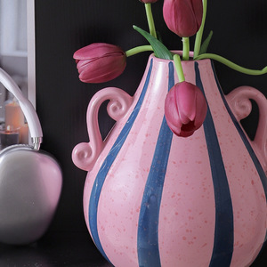 Vase en céramique à rayures double face, design minimaliste, peint à la main, pour la décoration intérieure, mariage - Product Image 3