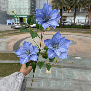 CM-TH151 Vente en gros de <span class=keywords><strong>fleurs</strong></span> artificielles en latex à 3 têtes, toucher réel, <span class=keywords><strong>Clematis</strong></span> violet, pour la décoration de mariage et de fête - Product Image 4
