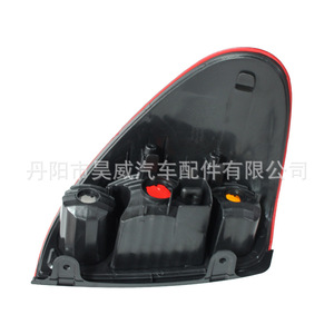 Luz Trasera para Camioneta Mitsubishi L200, Color Rojo Ahumado, Multifunción - Product Image 4