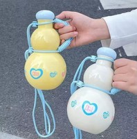 Bouteille d'eau créative en forme de gourde, de qualité alimentaire, élégante, grande capacité, portable, pour le sport en plein air et le camping, cadeau pour étudiants et enfants