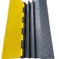 Vente en gros de Rampe de protection de câble à base caoutchoutée recyclée à 3 canaux pour route