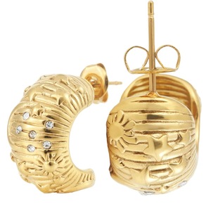 Pendientes Huggie de Yunnique, chapados en oro de 18 quilates, con estrellas y lunas en relieve, joyería de fiesta con diamantes de imitación para mujer - Product Image 5