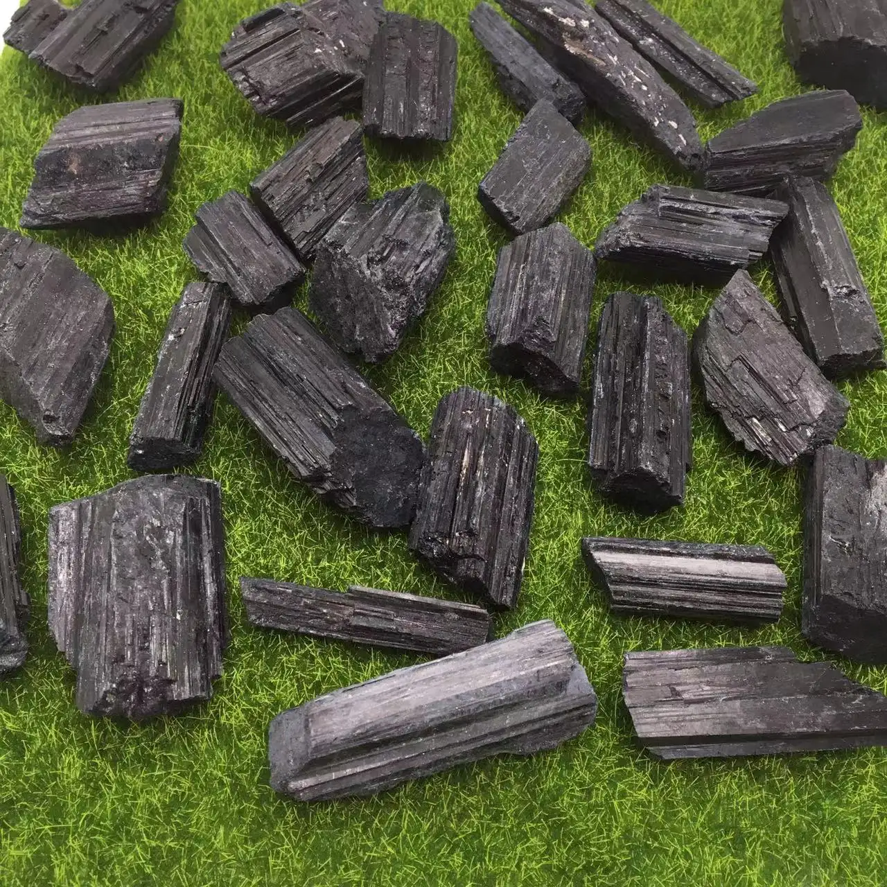Натуральный черный турмалин грубый камень черный турмалин необработанный черный турмалин для заживления