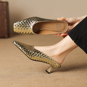 Mules et pantoufles pour femmes Cialisa en tissu argenté et doré, nouvelle collection été 2026, chaussures de haute qualité, bout carré, talons mi-hauts tendance - Product Image 3