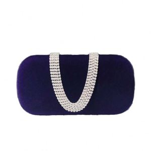 Bolso de noche de lujo hecho a mano para mujer, completamente adornado con diamantes de imitación, accesorio de diseñador para la fiesta de bodas. - Product Image 3