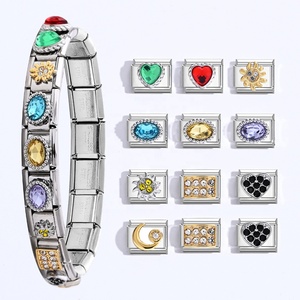 Venta al por Mayor de Pulseras Italianas de Acero Inoxidable con Dijes de Estrellas y Luna con Diamantes - Product Image 1