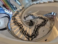 Prix de gros : Marches d'escalier courbées en marbre naturel d'intérieur, carreaux de marbre Panda Blanc pour escaliers