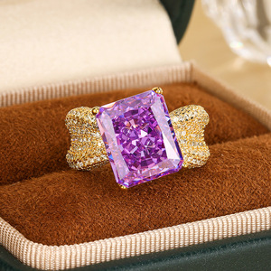 Nouvelle bague en cuivre plaqué or de haute qualité 2025 avec diamant émeraude carré en cuivre à haute teneur en carbone pour femme 10*12 - Product Image 2