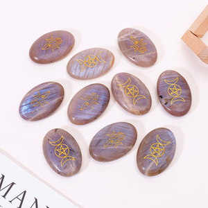 <span class=keywords><strong>Pietra</strong></span> <span class=keywords><strong>di</strong></span> Massaggio in <span class=keywords><strong>Pietra</strong></span> <span class=keywords><strong>di</strong></span> <span class=keywords><strong>Luna</strong></span> Naturale <span class=keywords><strong>Blu</strong></span> con Riflessi Grigi, con Simbolo della Tripla <span class=keywords><strong>Luna</strong></span>, Ovale, per Yoga e Decorazione Casa - Product Image 6