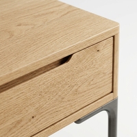 Table de chevet moderne en bois de chêne clair, personnalisable OEM, avec 2 tiroirs sans poignée pour chambre à coucher et hôtel