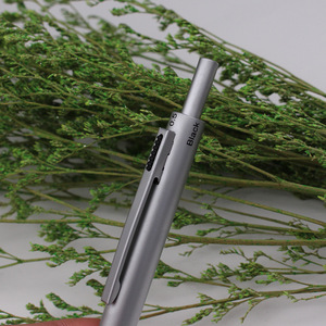 Stylo à bille 4 en 1 en métal de luxe léger avec logo personnalisé d'usine, largeur d'écriture de 0,7 mm, stylo cadeau d'affaires de haute qualité pour hôtel, encre bleue - Product Image 6