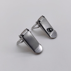 Verrou à ressort en acier inoxydable pour boîte à outils, avec boucle bec de canard, en métal poli, conception à trou de serrure - Product Image 1