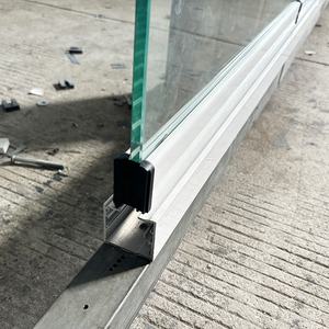 Pérgola de puerta sin marco de entrada de 10mm, accesorios de aluminio, <span class=keywords><strong>precio</strong></span>, sistema de puertas plegables de vidrio, pared de pantalla de partición abatible de rodillo - Product Image 6