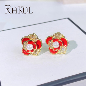 RAKOL EP5752 Émail de zircone cubique brillant pour femmes Boucles d'oreilles en forme de fleur en grappe plaqué or Cadeau bijoux - Product Image 2