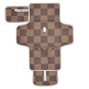 Fasciatoio Portatile Pieghevole in Tessuto Oxford Impermeabile a Quadri Marrone con Chiusura a Cerniera Grande, Borsa da Viaggio per Pannolini - Product Image 1