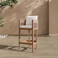 Tabouret de bar d'extérieur en teck FERLY, design architectural, moderne, courbé, avec coussin à séchage rapide