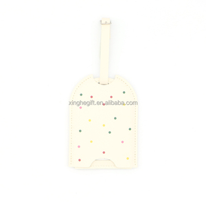 Étiquette de bagage rétractable en cuir PU avec logo personnalisé imprimé en couleur et motif lettres pour les voyages et l'utilisation sur les sacs - Product Image 4