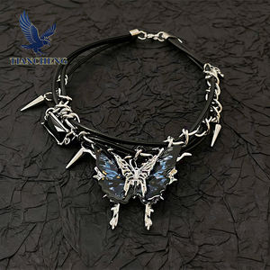 قلادة فراشة معقدة التصميم بلون اللافندر مع سلسلة قابلة للتعديل، مجوهرات قوطية عتيقة، هدية للنساء، قلادة أنيقة - Product Image 3