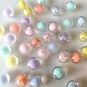 Vente en gros Perle ronde transparente en acrylique Perle en vrac en acrylique double transparent pour la fabrication de bijoux, de bracelets et d'accessoires de bricolage - Product Image 1