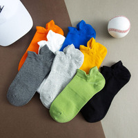 Chaussettes de sport courtes antidérapantes en coton respirant pour hommes et femmes, idéales pour la course et le skateboard au printemps