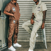 Fabricant sur mesure de survêtements coupe-vent, pantalons cargo en nylon streetwear et chemises décontractées, ensemble de survêtement en nylon avec boutons-pression latéraux