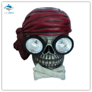 Resin <b>Skull</b> Solar Garden Lamp - Product Image 1