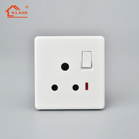 UK standard Pop 13A 220V 3pin prise électrique universelle PC FIame matériau résistant chine prises murales interrupteurs