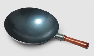 Chảo gang đúc thủ công có tay cầm bằng gỗ, không dính, không phủ lớp chống dính - Product Image 6