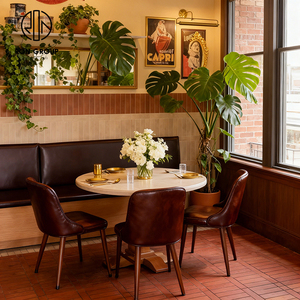 Ensemble de meubles vintage en bois et cuir, comprenant une banquette demi-cercle, une table et des chaises, pour salon de thé, restaurant, usage commercial - Product Image 6