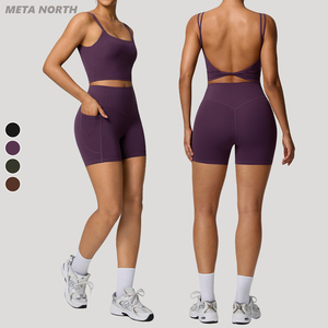 Ensemble de sport 2 pièces pour femme : débardeur torsadé sexy à dos nu et short à poches latérales, taille haute, matière douce effet nuage - Product Image 1