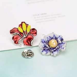 Großhandel Bulk Custom Design Weiche Emaille Blume für Anstecknadel vergoldet Metall Logo - Product Image 1