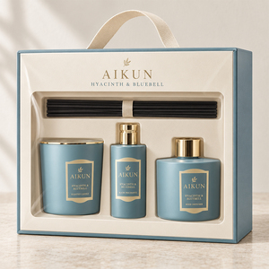 Coffret Cadeau Aromatique Floral Aikun en Verre Bleu Trois Pièces avec Diffuseur à Bâtonnets, Bougie et Spray d'Ambiance pour l'Entrée en Maison - Product Image 1