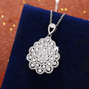 Collana a Goccia Floreale per Donne, Design a Fiore Pendente, Accessorio da Collo per Uso Quotidiano - Product Image 3