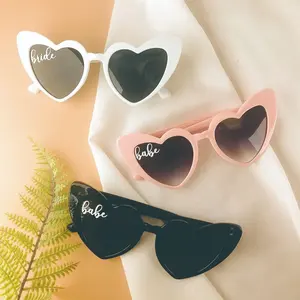 نظارات شمسية مخصصة على شكل قلب لحفلات الزفاف ، نظارات شمسية لحفلات العزوبية ، هدية العروس - Product Image 2
