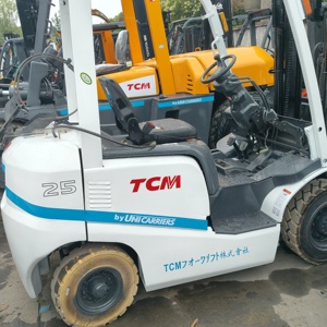 Montacargas TCM 25 de Uni Carriers, Blanco con Franjas Azules, Equipo Industrial Usado, 1 Año de Garantía, 2500 kg, Alta Eficiencia Operativa - Product Image 3