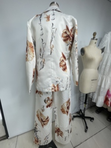 Conjunto de Traje de Satén con Estampado Floral para Mujer, Blazer de Manga Larga con Estampado Floral de Lujo, Pantalones con Detalle de Botones, Transpirable, Elegante, para Fiestas Nocturnas - Product Image 5