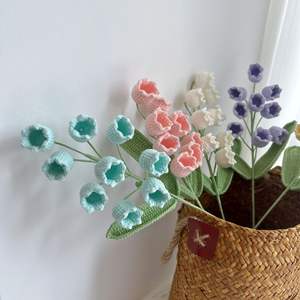 Ramo de Flores de Lirio de los Valles Hecho a Mano con Ganchillo, Arreglo Floral a Juego - Product Image 2