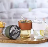 Tasse en verre à eau ambré dôme vintage personnalisé de 400ml de haute qualité avec couvercle isolé et paille pour restaurant ou comme cadeau