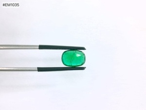 Esmeralda Zambiana 3A Rara, Corte Cojín Facetado, 3.53ct, Piedra Suelta, Claridad Limpia, Verde Vibrante, Ideal para Creaciones de Joyería de Diseño - Product Image 6