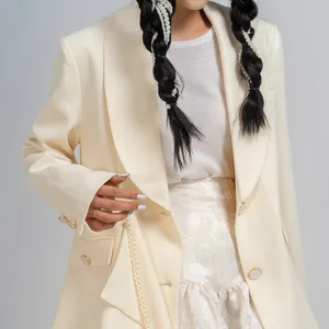 Оптовая продажа, весенний дизайн 2023, асимметричный стереоскопический женский костюм с цепочкой из жемчуга 87% уксусной кислоты