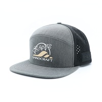 Casquette de baseball personnalisée gris chiné à 6 panneaux, avec patch en caoutchouc gaufré Sonic Welding, visière plate et découpe laser perforée