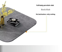 Ensemble de table à manger carrée moderne avec chaises rembourrées, plateau en bois gris et blanc, pieds noirs, hauteur réglable, durable, 4 places, pour la salle à manger à domicile