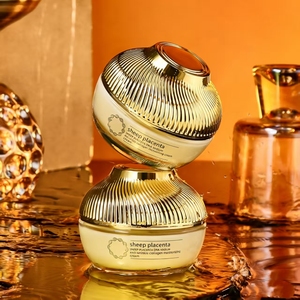 ไวท์เทนนิ่งและไบรท์เทนนิ่ง มอยส์เจอร์ไรซิ่ง แอนตี้ริงเคิล เฟิร์มมิ่ง เอสเซนส์ ครีม บำรุงผิวให้กระชับ - Product Image 6