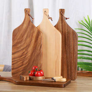 Coffret cadeau de cuisine planche de service d'équilibre en bois de couleur foncée, planche à découper en bois avec poignée - Product Image 6