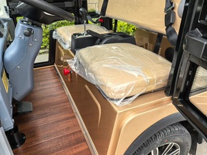 Autobús Eléctrico Turístico HT L7e con Certificación EEC para 8-11 Pasajeros |   Vehículo de Transporte con Batería de Litio de 72V y Color Personalizado para Hoteles y Resorts - Product Image 3