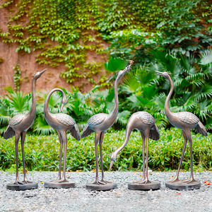 Escultura de grulla de bronce de imitación de fibra de vidrio, resistente a la intemperie, para decoración de jardín y paisaje exterior, escultura de pájaro independiente. - Product Image 1